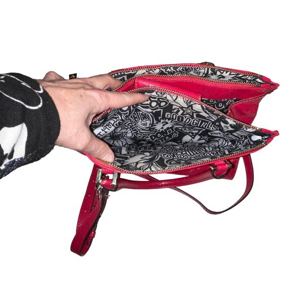 Red GUESS Purse with Cool Graphic Lining‎ - Many Pockets and Compartments - Picture 10 of 16
